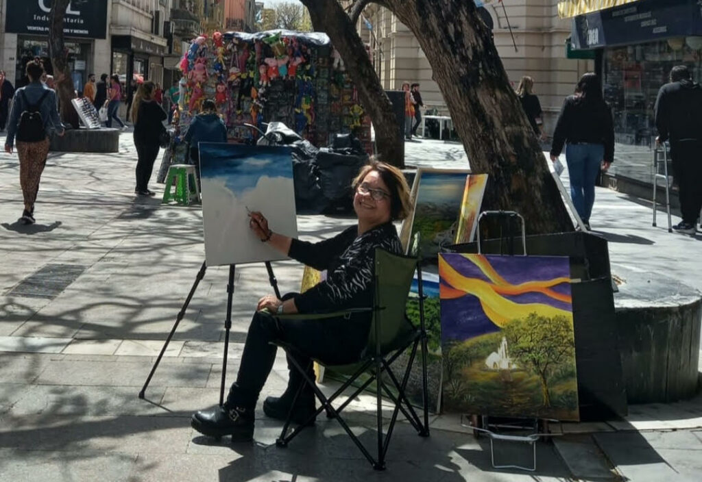La pintora de la peatonal que hizo de Córdoba su inspiración quiere volver a pintar La pintora de la peatonal que hizo de Córdoba su inspiración quiere volver a pintar