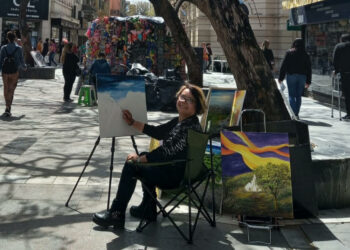 La pintora de la peatonal que hizo de Córdoba su inspiración quiere volver a pintar