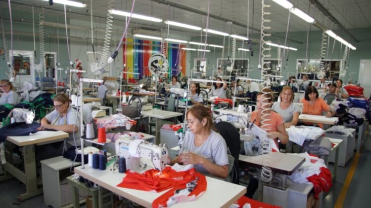 Las cooperativas textiles se agrupan para ganar escala y competir con las importaciones Las cooperativas textiles buscan ganar escala y reducir costos.
