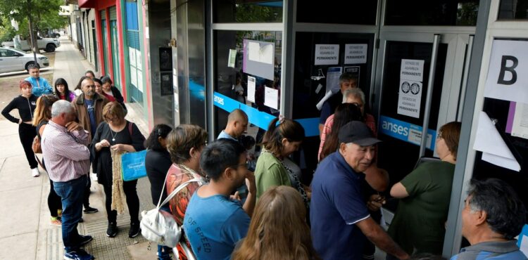 Las jubilaciones subirán 1,66% en octubre, por debajo de la inflación El ajuste se definió según la variación de precios registrada en agosto.