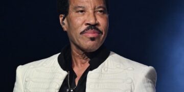 Lionel Richie sigue en terapia intensiva tras descompensarse
