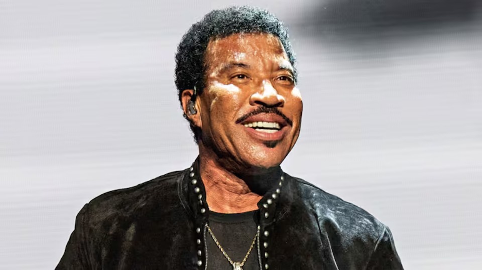Lionel Richie sigue en terapia intensiva tras descompensarse Lionel Richie sigue en terapia intensiva tras descompensarse