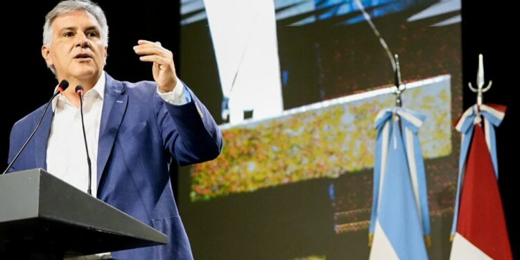 El gobernador volvió a reclamar políticas de Estado a favor del campo.