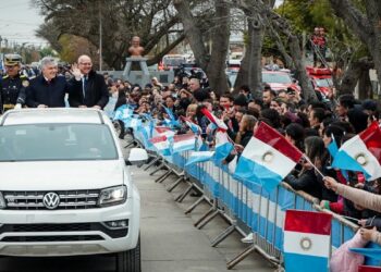 Llaryora presidió las celebraciones por el 114° aniversario de Almafuerte y realizó anuncios para la localidad. Foto: Prensa Gobierno de Córdoba.