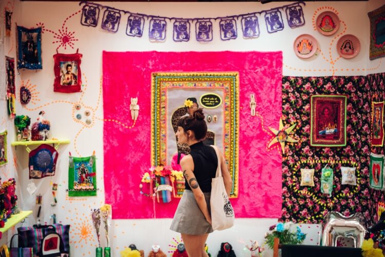 La programación suma performances, video, instalaciones, Zona de Ediciones, propuestas para infancias y adolescencias, LAB, actividades de mediación, música y espacios de encuentro.