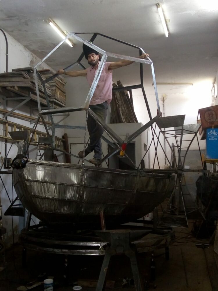 Un barco que navega por la historia de Córdoba