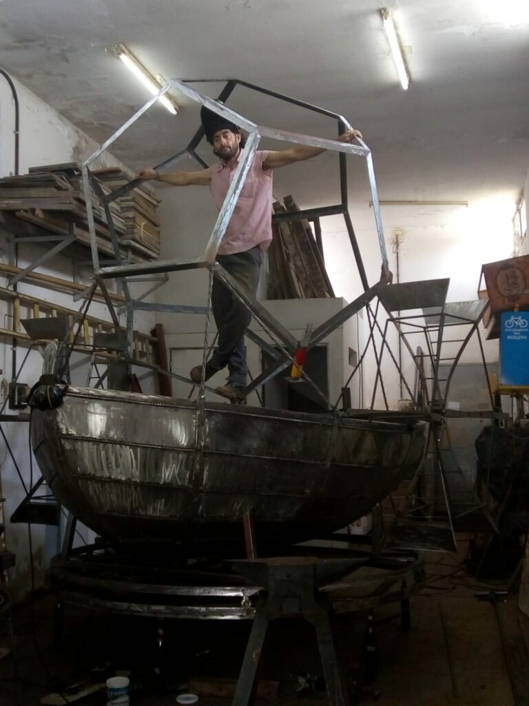 Un barco que navega por la historia de Córdoba