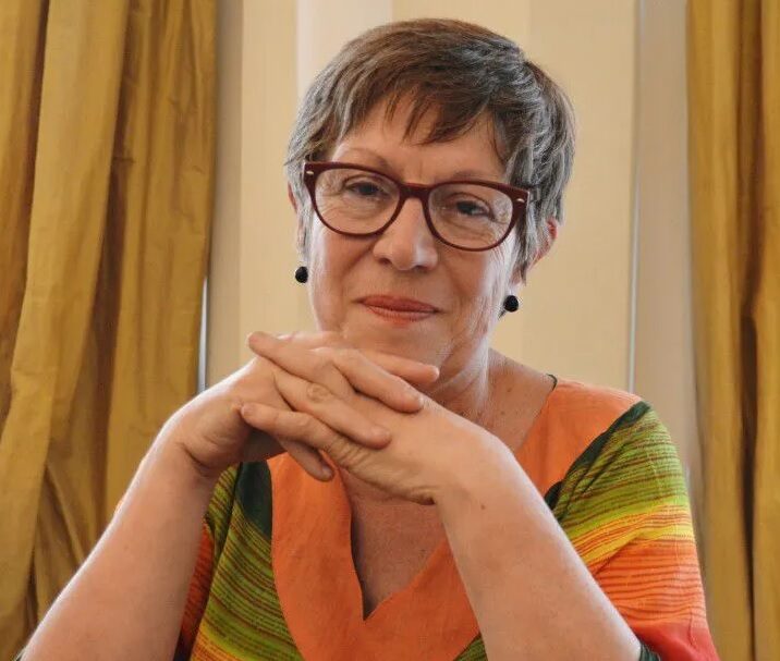 María Teresa Andruetto presenta dos de sus libros en el Museo de las Mujeres Entre sus reconocimientos se encuentran el Premio Hans Christian Andersen, el Konex de Platino, el Premio Trayectoria del Fondo Nacional de las Artes y el Gran Premio de Honor de la SADE 2025.