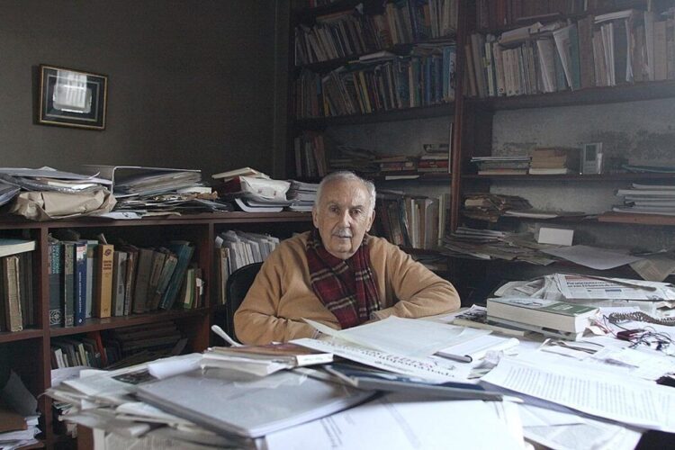 El historiador fue designado Embajador de la Cultura Popular Argentina en 2014, pero el gobierno de Javier Milei dejó sin efecto esa designación en 2025.