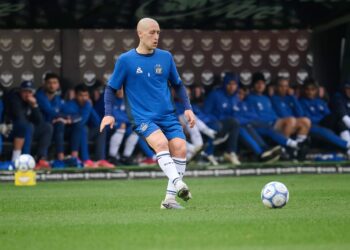 Omar De Felippe recupera piezas clave para su debut de local
