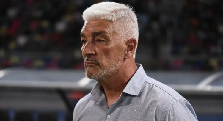 El entrenador Omar De Felippe.