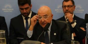 Ordenan investigar a Lugones y al jefe del Pami por incumplir fallos judiciales