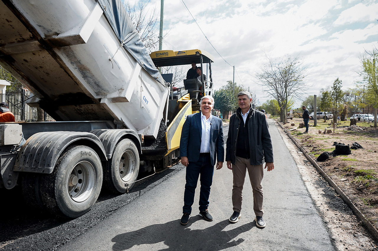 Barrio Policial 16 de Noviembre: avanza la pavimentación y se completó la obra de la red cloacal
