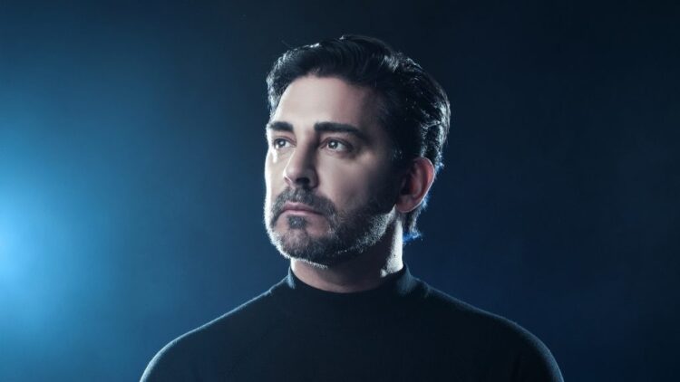 Hernán Piquín y el Ballet Oficial bailarán “Entre dos mundos” Con una duración de 80 minutos, Entre dos mundos es una obra apta para todo público. Los menores abonan entrada a partir de los 4 años.