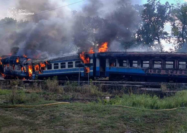 Un dron golpeó la locomotora de un tren que hacía la ruta Kiev-Varsovia, sin dejar heridos.