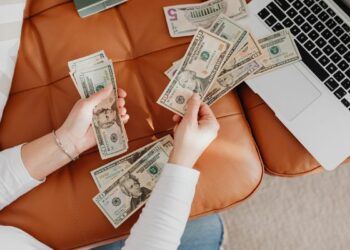 Presupuesto 2027: por qué el dólar aparece a más de 1800 y cómo se calcula Presupuesto 2027: el proyecto toma como referencia un dólar de $1.847,6 para diciembre, 20,8% por encima de la cotización actual.