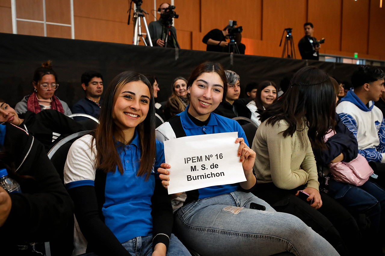 La Provincia presentó “Con Vos”, una iniciativa que busca prevenir la desvinculación escolar La Provincia presentó “Con Vos”, una iniciativa que busca prevenir la desvinculación escolar
