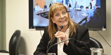 Proponen ampliar la cobertura de salud para mujeres durante la menopausia