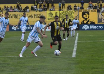 Racing cayó 2-0 ante Deportivo Madryn y se complica en la tabla