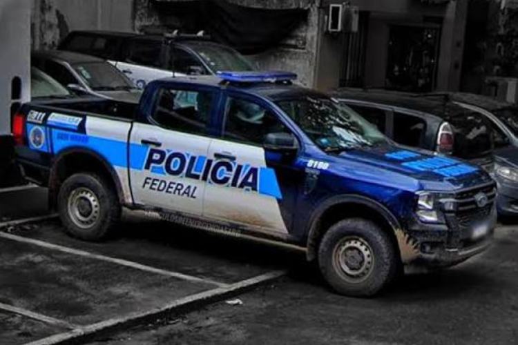 Rechazan liberar a los policías federales acusados del falso allanamiento en Pueyrredón policia