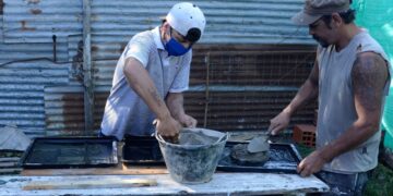 Récord de informalidad: el empleo que más creció paga menos de la mitad que un puesto en blanco