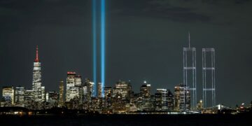 Recrearon las Torres Gemelas con 2.977 drones en Nueva York