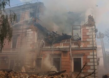 Rusia atacó la Academia de Ciencias de Kiev y siete personas murieron