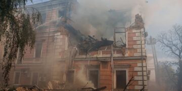 Rusia atacó la Academia de Ciencias de Kiev y siete personas murieron Rusia atacó la Academia de Ciencias de Kiev y siete personas murieron