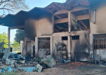 Se incendió un galpón donde vivían varias familias