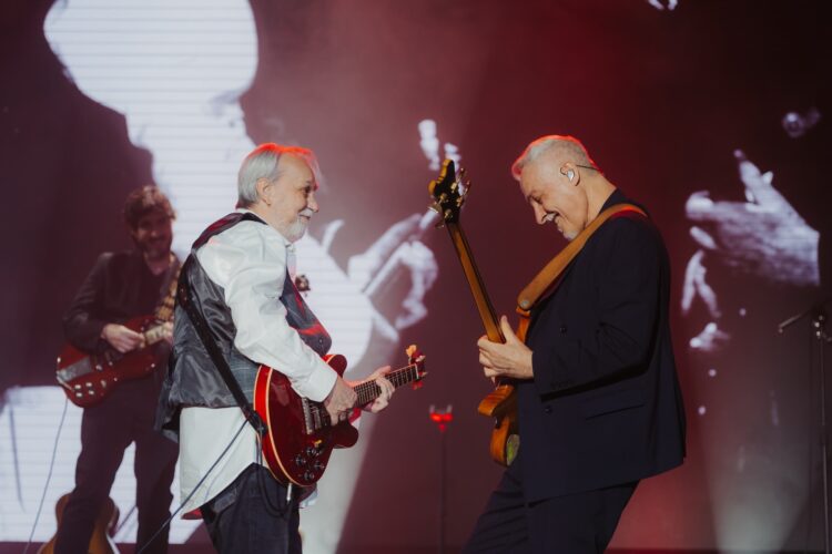 David Lebón y Pedro Aznar, juntos en el escenario.
Foto: Mariano López.