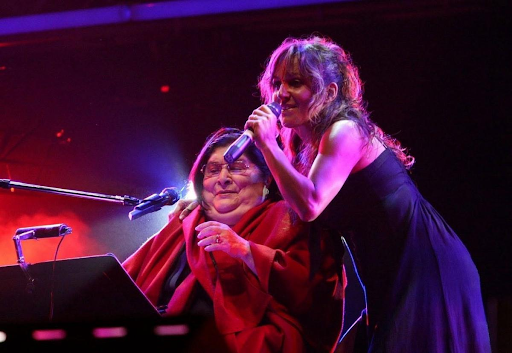 Silvia Lallana canta a la memoria de Mercedes Sosa