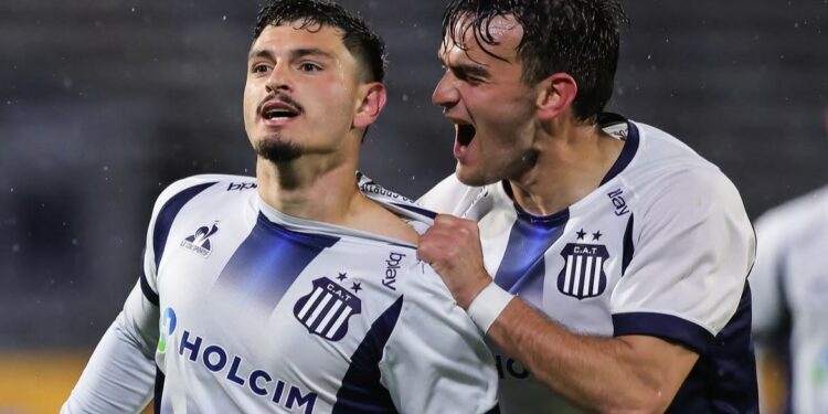 Agustín Álvarez Martínez y Valentín Depietri, autores de los goles de la T.
