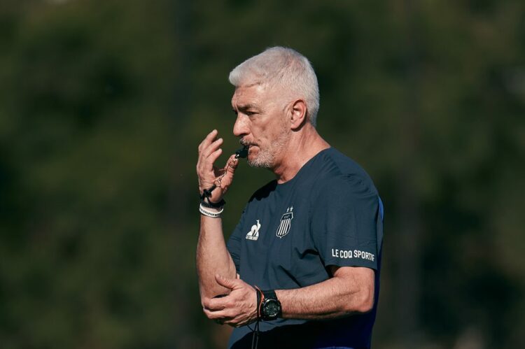 Talleres no logra salir del fondo y De Felippe aseguró: “Esto va a cambiar” Durante esta semana, el cuerpo técnico deberá buscar variantes para compensar la expulsión del mediocampista Matías Galarza.