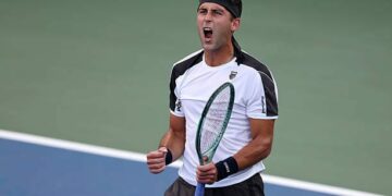 Tomás Etcheverry sigue firme en el US Open y avanzó a la tercera ronda