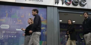 Trabajadores del Indec cruzaron a Milei por cuestionar los indicadores económicos