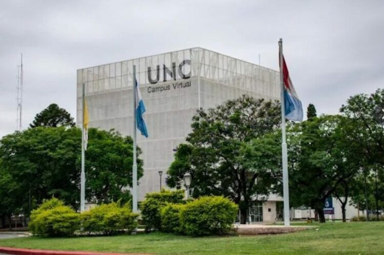 La propuesta de la UNC y Pami incluye 78 talleres gratuitos para mayores de 60 años, con opciones presenciales y virtuales en distintas áreas.