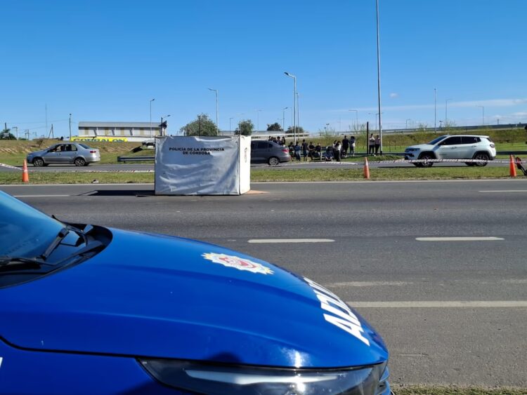 Un niño de 10 años murió tras ser atropellado en avenida Circunvalación El chico estaba junto a otros tres menores y fue embestido por un Volkswagen Vento en la salida hacia avenida Rancagua.
