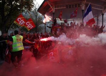 Una huelga de estatales desató enfrentamientos entre estudiantes y policías