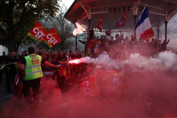 Una huelga de estatales desató enfrentamientos entre estudiantes y policías Unos 200.000 manifestantes salieron a las calles.