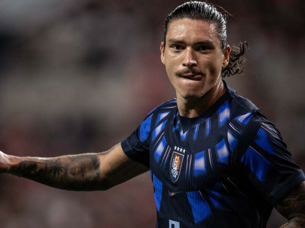 Uruguay goleó 4-1 a Corea del Sur: primer triunfo de Forlán en la Celeste