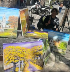 La pintora de la peatonal que hizo de Córdoba su inspiración quiere volver a pintar La pintora de la peatonal que hizo de Córdoba su inspiración quiere volver a pintar
