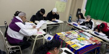 Las propuestas permiten a jóvenes y adultos de Córdoba completar sus estudios primarios o secundarios mediante distintas modalidades de cursado.