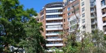 La jornada en Córdoba comenzó con cielo despejado y temperaturas en ascenso, pero se espera un cambio de condiciones durante la tarde, con probabilidad de lluvias débiles y descenso térmico hacia la noche.
