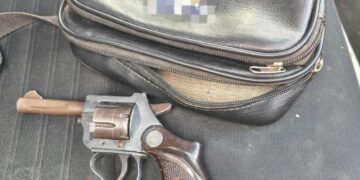Una discusión familiar terminó con una mujer detenida tras amenazar a la Policía con un revólver