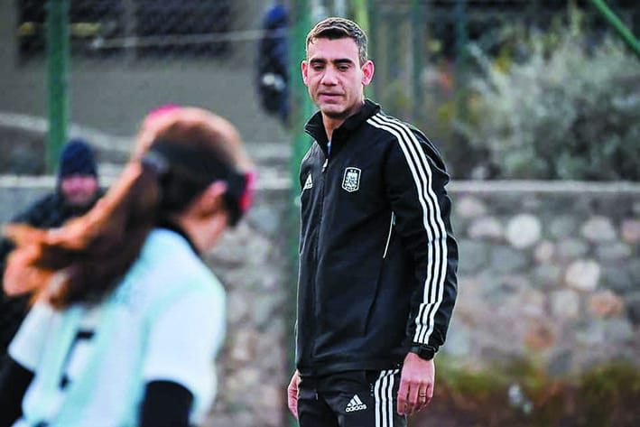 “Siempre queremos estar en lo más alto”: la palabra de Gonzalo Abbas tras el título de Las Murciélagas