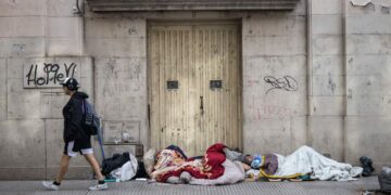 Advierten que la pobreza habría aumentado en el primer semestre y alcanzaría a más de 15 millones de argentinos