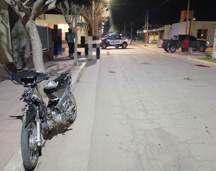 Un joven de 21 años falleció tras protagonizar un choque entre una motocicleta y una camioneta durante la madrugada en Villa Concepción del Tío.