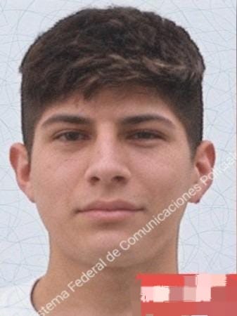 La policia detuvo a un joven buscado por el homicidio de dos adolescentes en Rosario Pablo Manuel Alberto Añazco, de 24 años, fue detenido en Villa Las Tablitas, Córdoba, durante un allanamiento vinculado a la investigación por el homicidio de dos adolescentes ocurrido en Rosario en 2022.