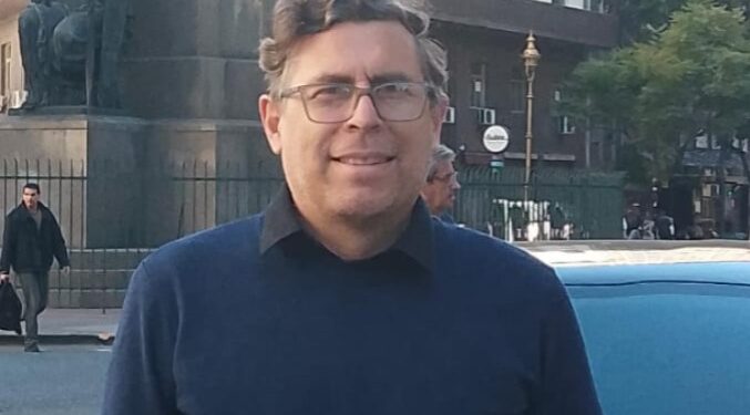 Es docente provincial, tiene una enfermedad poco frecuente y reclama cobertura de Apross Emiliano Torres.