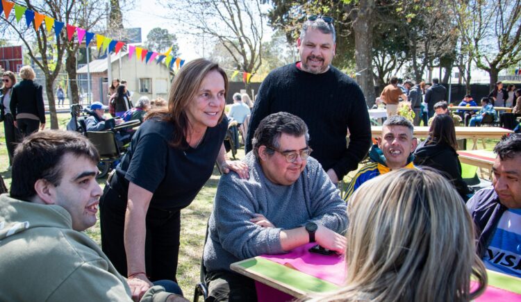 La provincia refuerza la inversión para sostener la inclusión El encuentro en Río Cuarto reunió a instituciones y autoridades para fortalecer el acompañamiento a las personas con discapacidad y sus familias.